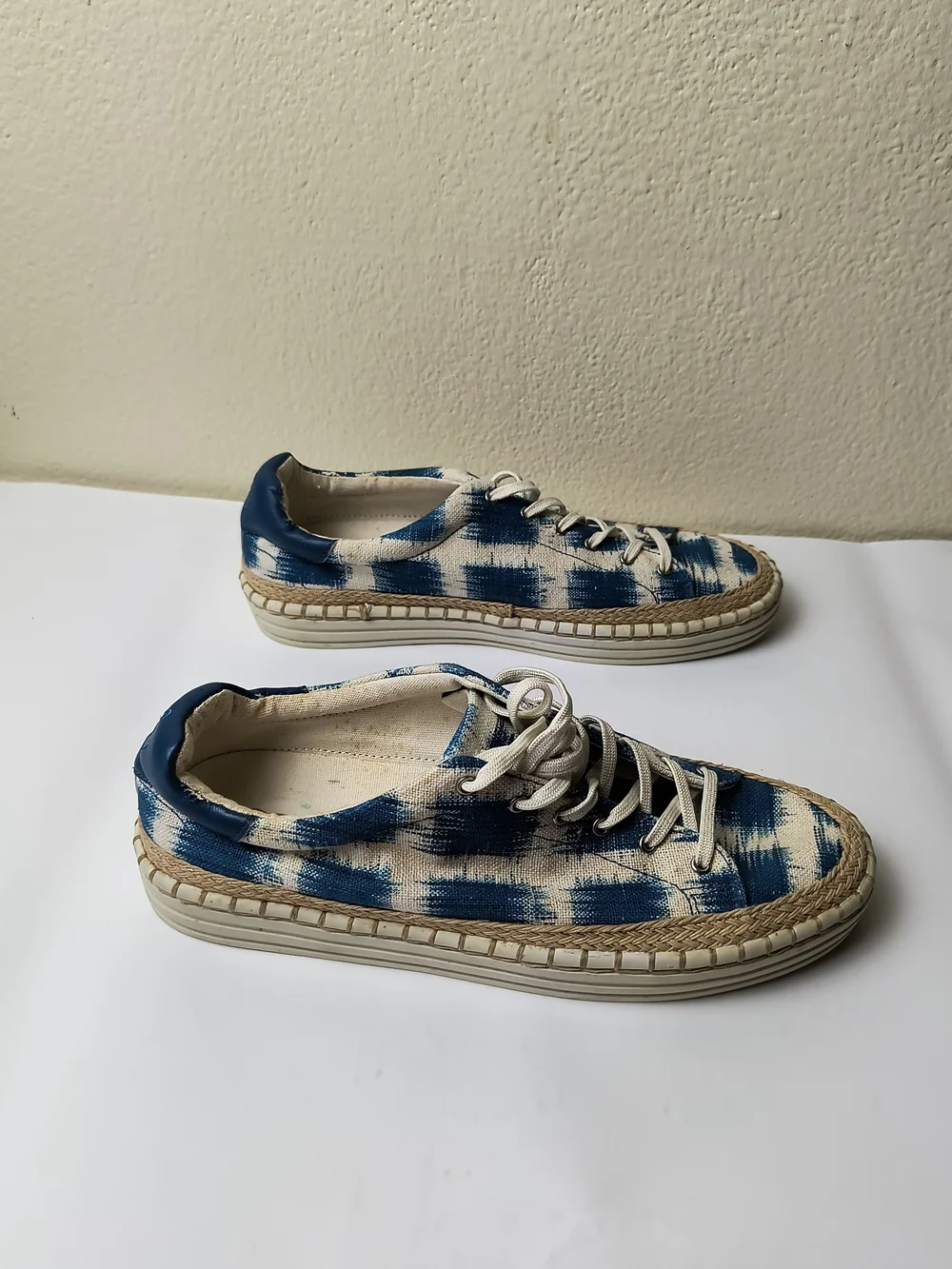 Sam Edelman Kavi 8 White Label with Black Script - Tie Dye